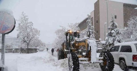 Bingöl’de kar nedeniyle kapanan 131 köy yolunun açılması için çalışmalar sürüyor