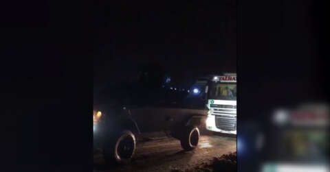 Karda mahsur kalan sürücülerin yardımına jandarma koştu