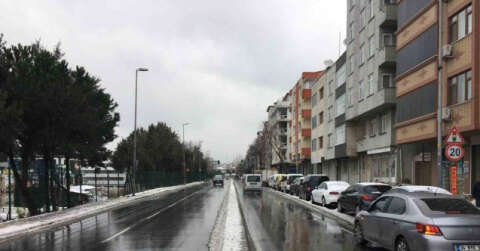İstanbul’a beklenen kar yağışı geldi sevinci yarım kaldı “Deprem nedeniyle üzüntümüz daha ağır basıyor”