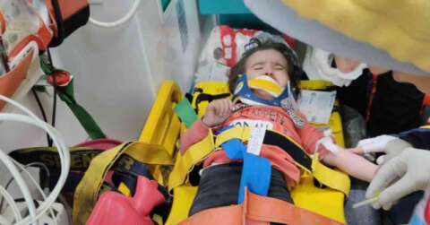 2 yaşındaki çocuk ile annesi 26 saat sonra sağ çıkarıldı
