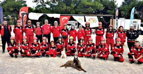 İzmir Hayvan Arama Kurtarma ekibi, hayvanlar için deprem bölgesinde