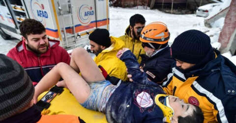 Kahramanmaraş’ta enkaz altında kalan minik Arda, depremden 22 saat sonra sağ olarak kurtarıldı