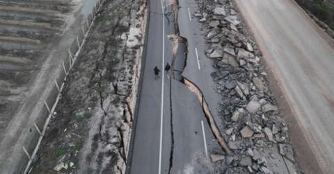 Hatay'da yarılan yol havadan görüntülendi