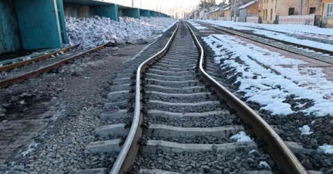 Gölbaşı’nda deprem tren raylarını büktü