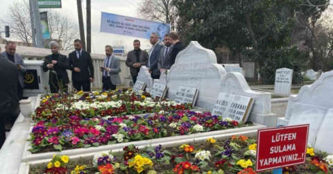 Eski Başbakan Necmettin Erbakan mezarı başında anıldı