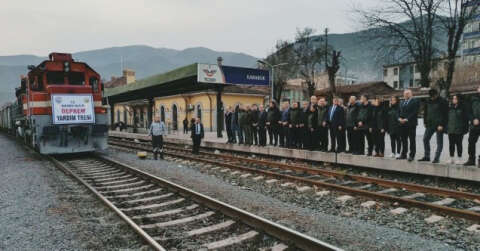 Odun yüklü 20 vagon deprem bölgesine gitmek üzere yola çıktı