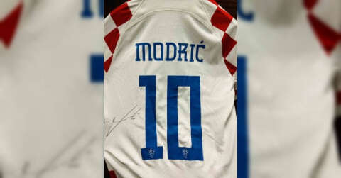 Luka Modric, formasını depremzedelere bağışladı