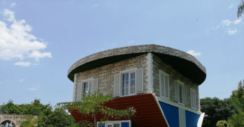 Ziyaretçilerinin adeta başını döndüren ters evi 29 bin 694 kişi ziyaret etti