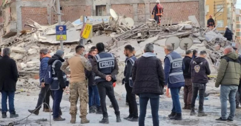 Malatya'da 5 katlı bina çöktü!