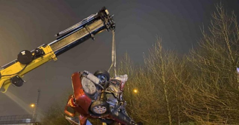 TEM Otoyolu’nda kontrolden çıkan otomobil bariyerlere çarparak takla attı: 1’i ağır 3 yaralı