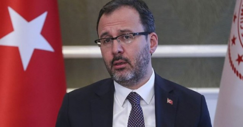 Bakan Kasapoğlu’ndan milli güreşçilere tebrik mesajı