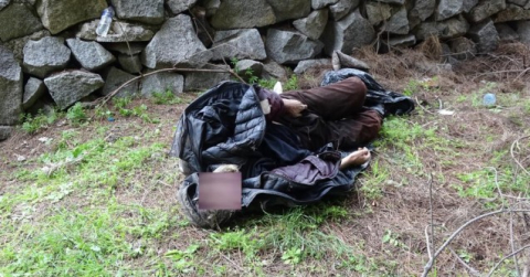 Evsiz adam ormanlık alanda ölü bulundu