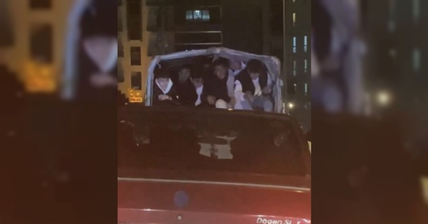 Bursa'da kamyonet kasasında tehlikeli yolculuk