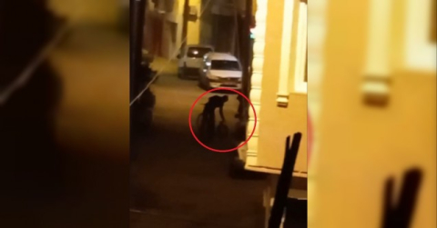 Bursa'da bisikletli yakıt hırsızları kamerada