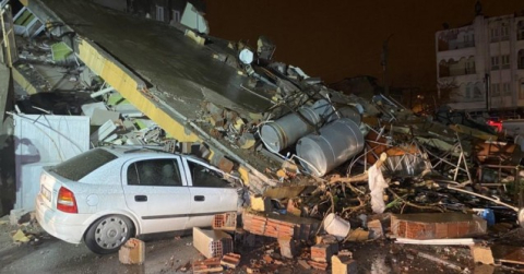 Adıyaman'da 4 katlı bina çöktü