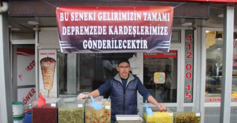 29 yıllık tezgahını son kez depremzedeler için açtı