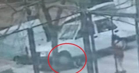 Bursa'da yola fırlayan çocuk otomobilin altında kaldı