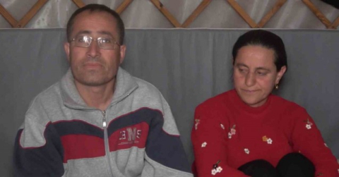 Deprem acı hikayeler bıraktı: Eşi ve iki çocuğuyla 35 saniyede kurtuldu, babasının cenazesini elleriyle çıkarttı