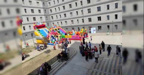 Her şey çocukların yüzündeki minik tebessüm için