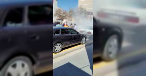 Belediye önünde kendini ateşe verdi: 6 Yaralı