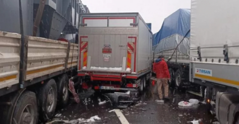 TEM'de feci kaza: 58 araç birbirine girdi