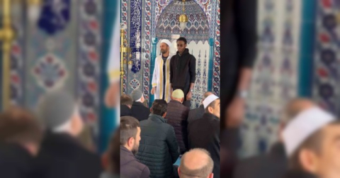 Kamerun’dan gelen Hristiyan genç Gümüşhane’de müslüman oldu