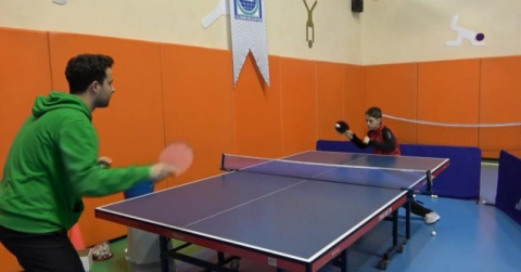 Yaşıtları oyuncaklarla oynarken, o turnuvaya hazırlanıyor