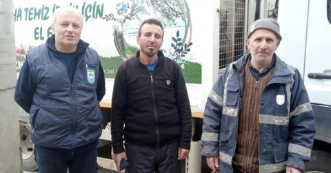 Bursa'da çöpte bulunan para sahibine ulaştırıldı