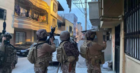 Mersin’de asayiş operasyonu: 27 adreste arama yapılıyor