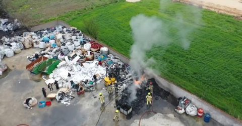 Bursa'da geri dönüşüm tesisinde yangın...