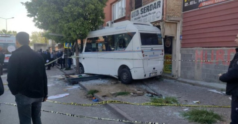 Dolmuş durağa daldı: 1 ölü, 7 yaralı