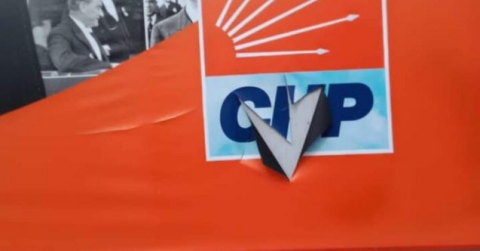 CHP Nilüfer İlçe binasına çirkin saldırı!