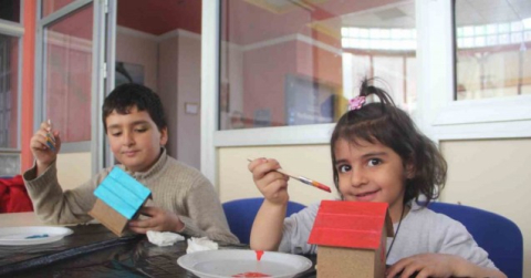 Çocuklarda depremin izleri silinmeye çalışılıyor