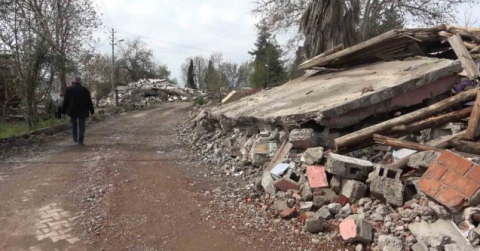 Deprem mahalleyi yıktı geçti, 20 evden sadece 4’ü ayakta kaldı: 18 kişi can verdi