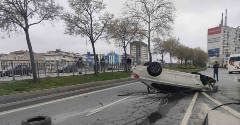 Hızını alamayan araç takla attı: 3 yaralı