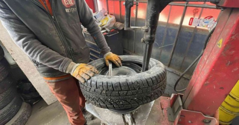 Oto lastikçilerde değişim yoğunluğu yaşanıyor