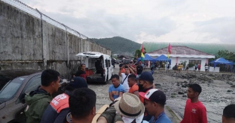 Filipinler’de tur teknesi alabora oldu: 1 ölü