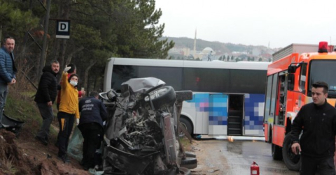 Otobüs jandarma aracına ve minibüse çarptı: 14 yaralı
