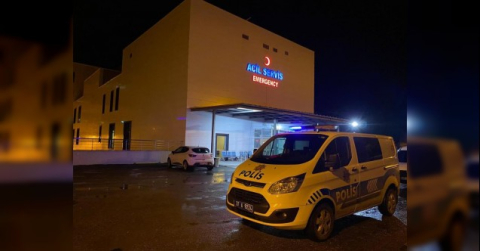 Tartıştığı eşini ve oğlunu bıçakladı