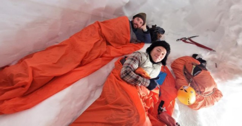 Uludağ’da nisan ortasında kar mağarası yaptılar