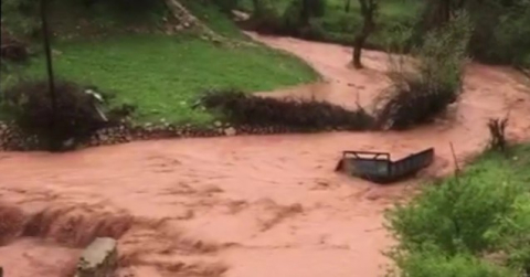 Gercüş’te sağanak yağış heyelana neden oldu