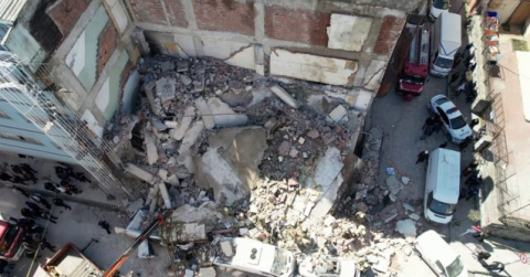 Güngören’de çöken metruk bina ve çalışmalar havadan görüntülendi