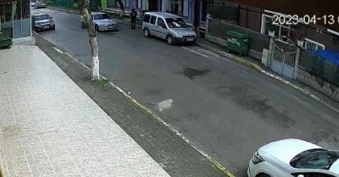 Yolda yürürken dehşeti yaşadı: Otomobilden ateş açıldı