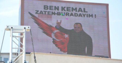 CHP aday tanıtım töreninde ilginç reklam: "Ben Kemal, zaten buradayım"