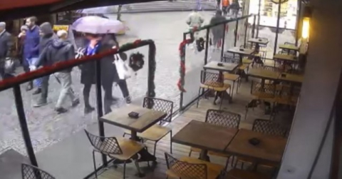 Beşiktaş’ta kadınların kabusu yankesici suçüstü yakalandı