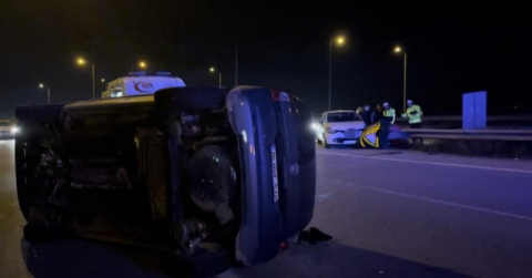 Bursa'da kontrolden çıkan araç takla attı : 3 yaralı