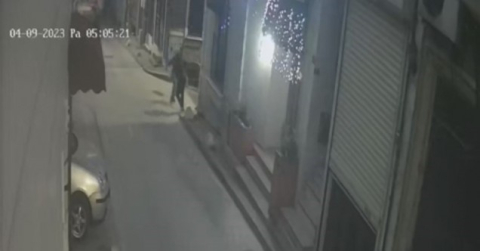 Dehşet anları: Babasına küfreden şahsı 5 yerinden bıçakladı