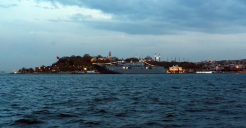 TCG Anadolu ile Ayasofya Camii'nin aynı karedeki manzarası mest etti