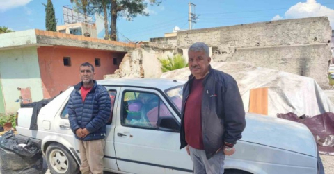 Çaycıdan örnek davranış: Sokakta kalan vatandaşı otomobiline yerleştirdi