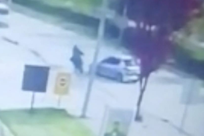 Bursa'da aracın bisiklete çarptığı anlar saniye saniye kamerada